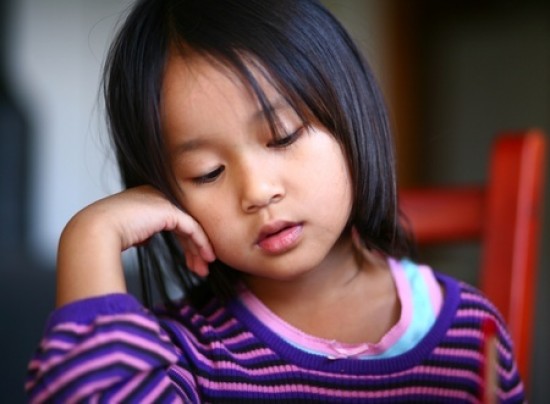 Cómo ayudar al niño/a con TDAH a actuar de forma reflexiva